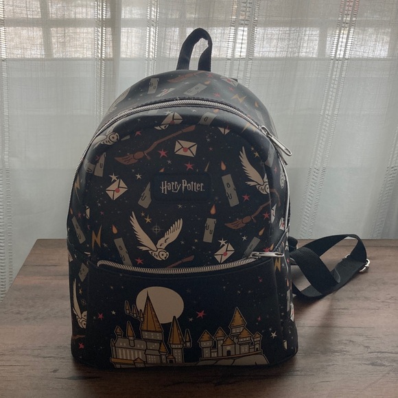 Funko Harry Potter Hogwarts Mini BackPack - Picture 2 of 10